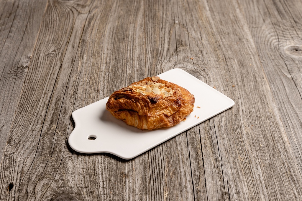 Pain au chocolat with almonds 