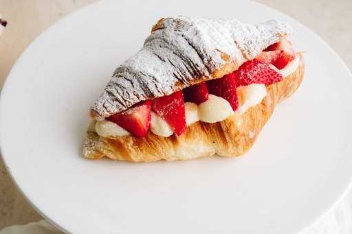 Croissant red fruits 